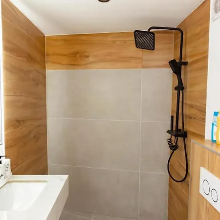 Homestay Ubuntu House - 2 *